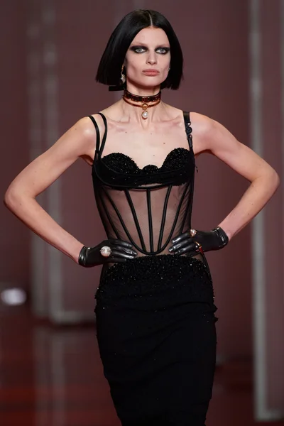 Look 100